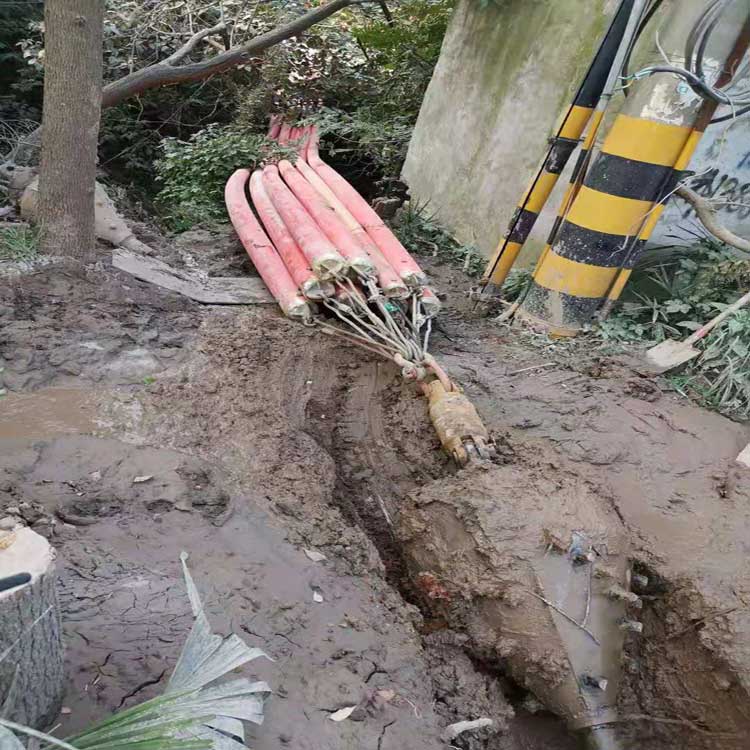 尖山拖拉管